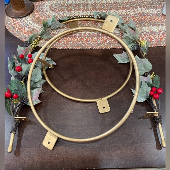 CHRISTMAS AROUND THE WORLD 2 TIER SERVER - Picture 5 of 5